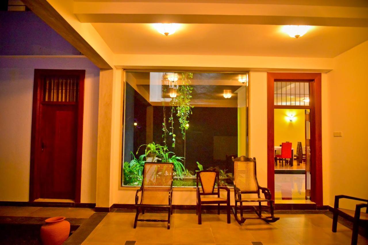Siluni'S Villa Anuradhapura Exteriör bild