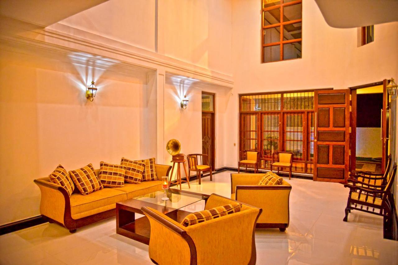 Siluni'S Villa Anuradhapura Exteriör bild