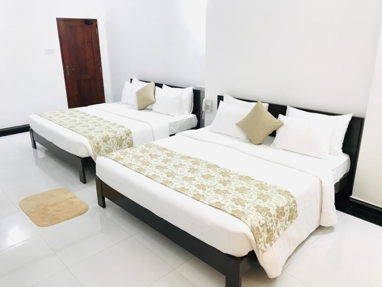 Siluni'S Villa Anuradhapura Exteriör bild